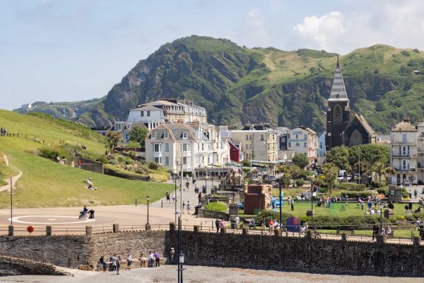 A Seaside Hotel with a Relaxed Coastal Setting